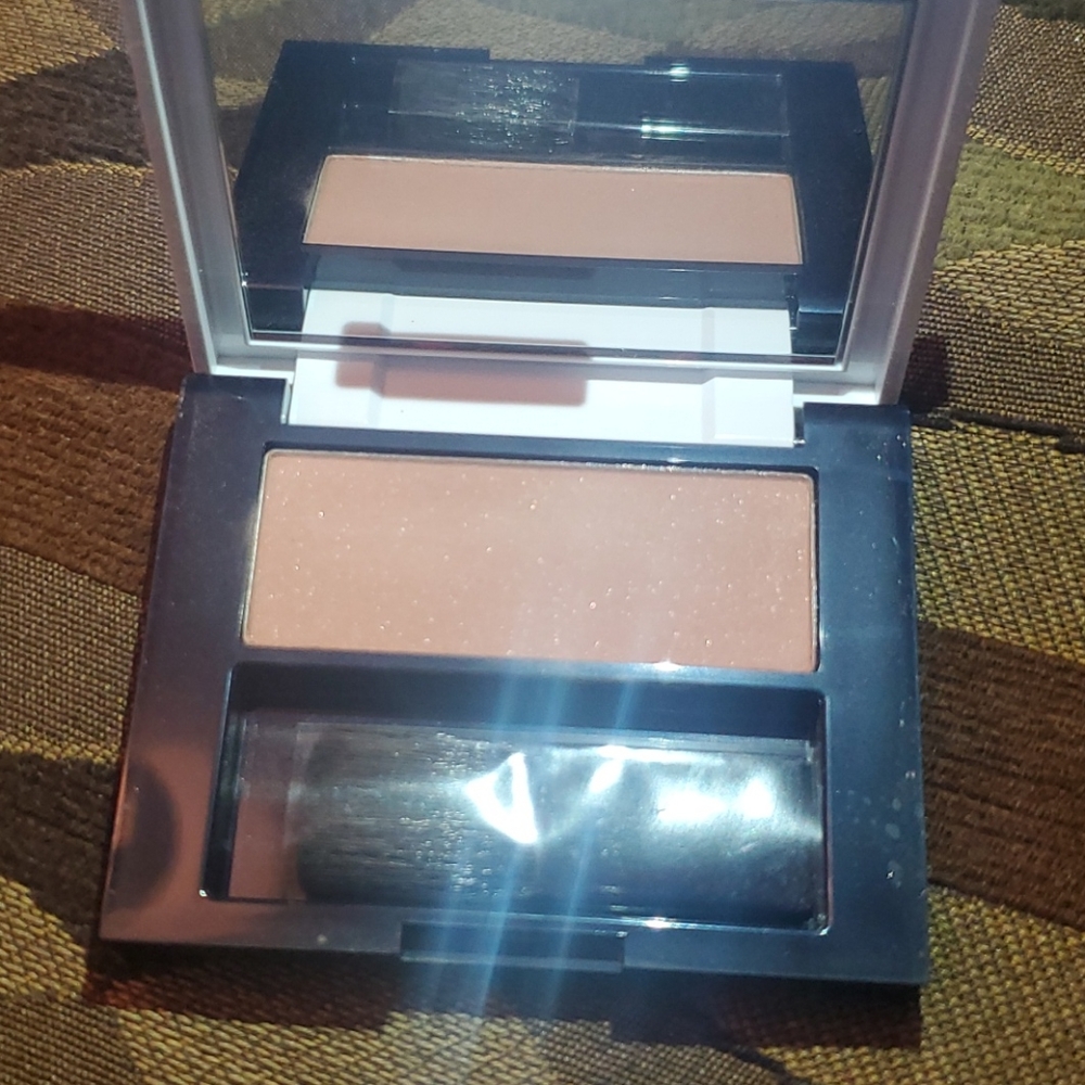 Makeup - Picture 2 of 3